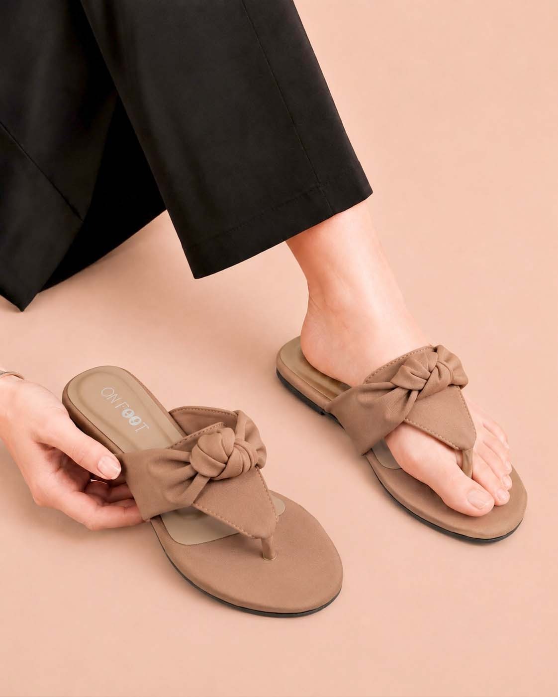Knotted Thong Flat