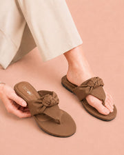 Knotted Thong Flat