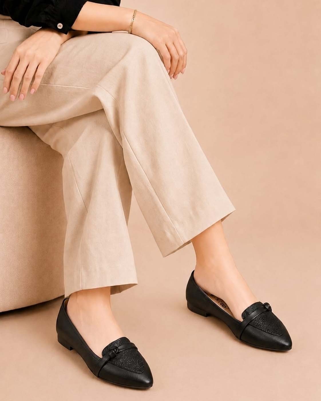 Deco Court - Black