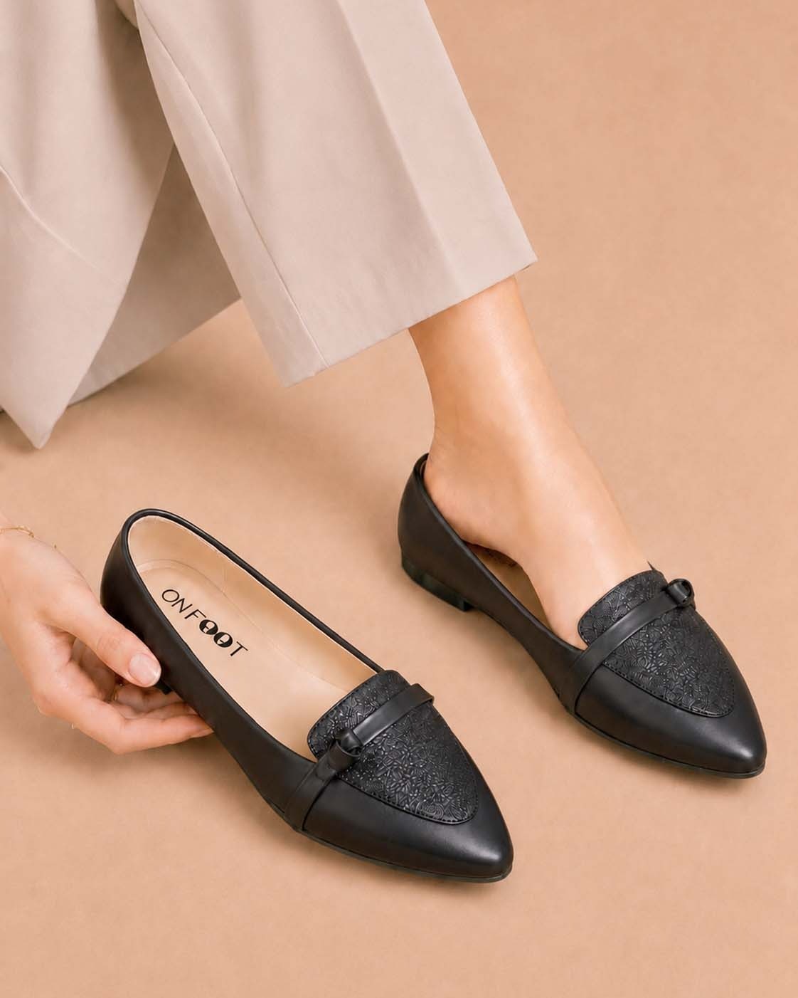 Deco Court - Black