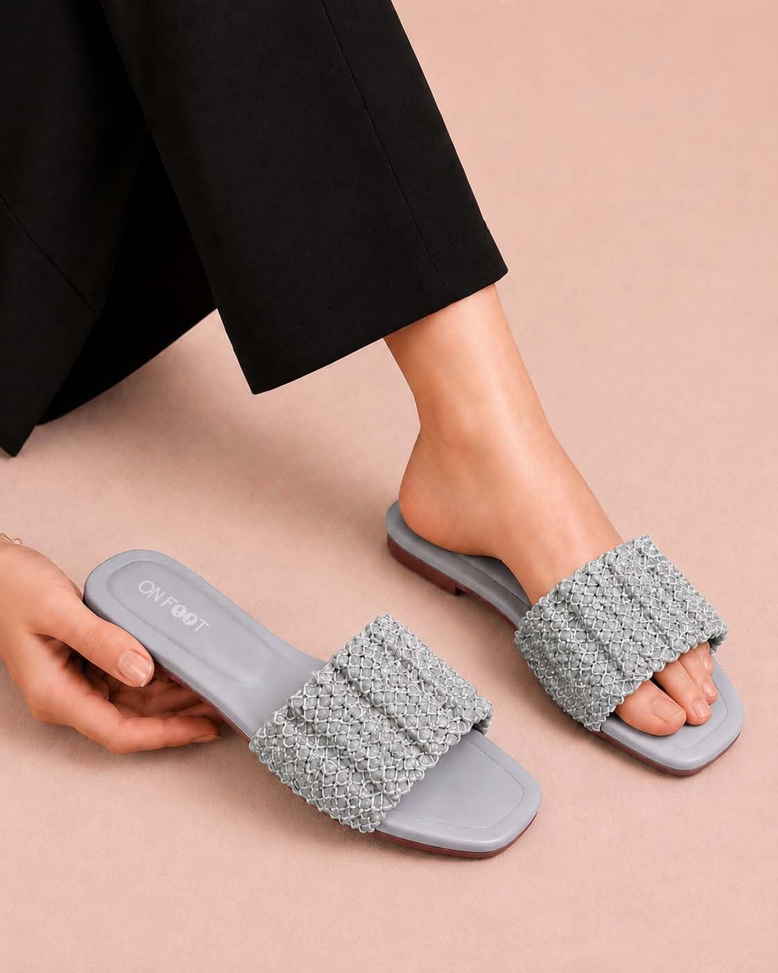 Noir Pearl Woven Sliders