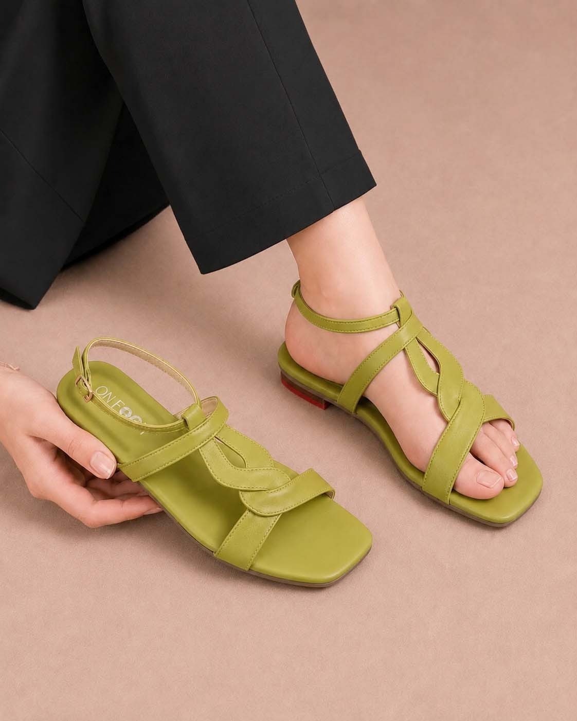 Noir Wave Ankle Strap